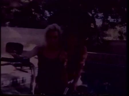 La joven ciclista rubia Slut recibe su apretado coño por Stud 