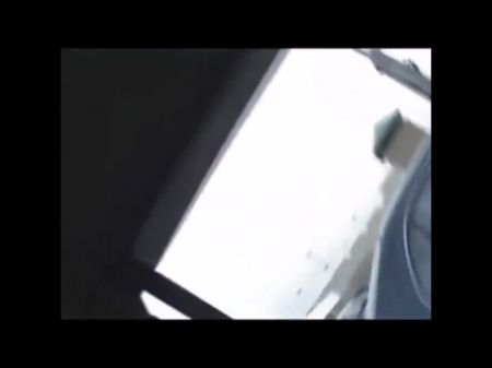 Las chicas están dando una mamada rápida 