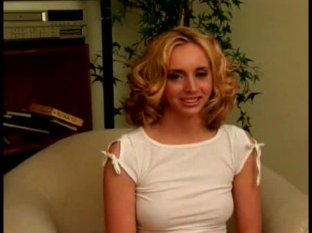 热年轻的金发碧眼的湿twat撞了