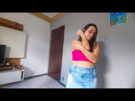 Die schlechte Frau macht dem Ehemann das schockierende Geständnis, nachdem er die Nacht verbracht hat, Cuckold mag es und gibt ihm eine große Ladung Sperma 