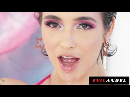 Brooklyn Gray se convierte en una muñeca de mierda anal dorada y aceitosa 
