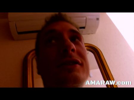 黑色的Aris Aris Dark和小山雀铁杆戴着帽子上的性交
