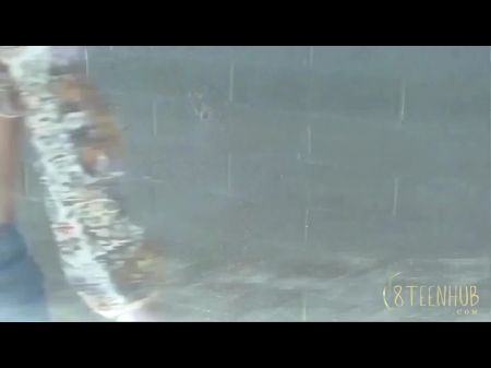 8TeenHub Aurora Snow让她18岁的猫在游泳池旁舔和性交