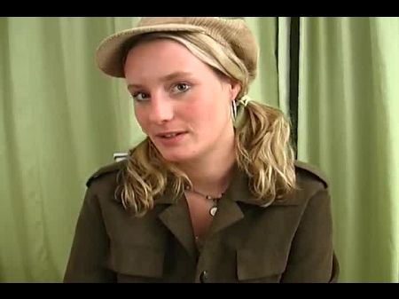 Sexy Deutsche Schönheit verehrt Doppel -Cumshot 