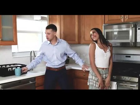 La madrastra caliente seduce hermano 