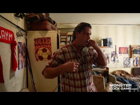 Monster Cock Gang E03: Stiefmutter lutschen Schwänze 