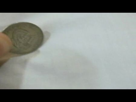 卷发亚洲青少年充满了生命和暨