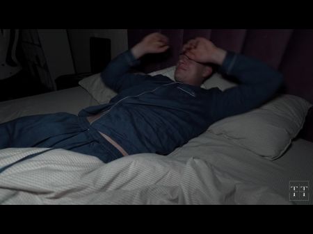 Ela queria dormir, mas ainda mais eu queria transar com ela 