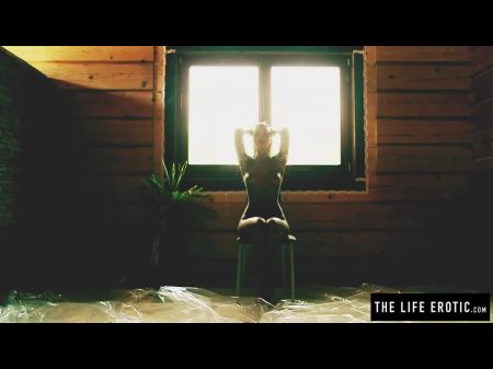 Kunstfetischfilm auf Plastik mit einem harten Orgasmus 