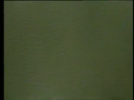 Loira peituda dá golpe e monta pau com seu twat apertado 