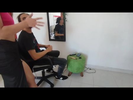 当我做一个阴道打蜡的时候，热门脚步，最终我在她美丽的阴道上进行口腔