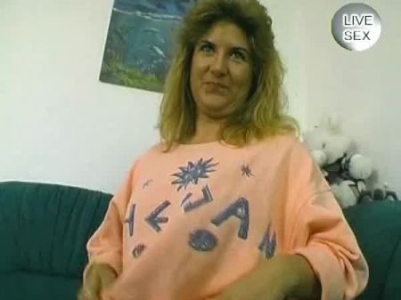 Dama salvaje de Alemania que se archiva mientras se masturba en la ducha 