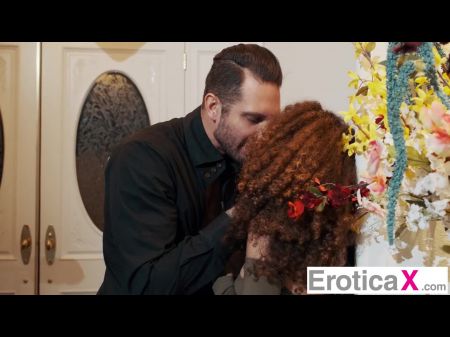Ebony Beauty Verführt Gutaussehende Hunk 