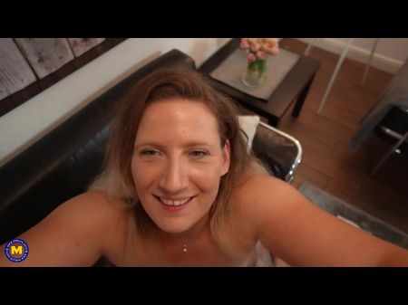 Amateur reife Mutter saugt und fick großen Schwanz im POV -Stil 