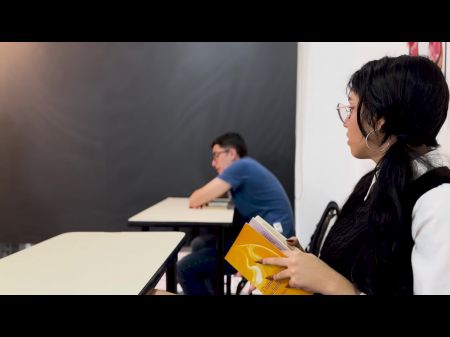 放荡的拉丁摩洛伊斯兰解放阵线老师乱搞她的学生（18岁以上）补充她的班级烟斗1 