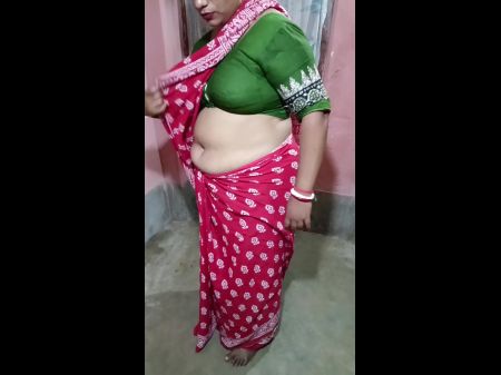 In Order To Become A Hook-up Starlet , Step Mom Opened Her Saree Blouse And Gave An Interview .
