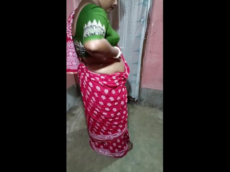 In Order To Become A Hook-up Starlet , Step Mom Opened Her Saree Blouse And Gave An Interview .