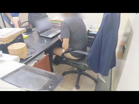 Мой коллега хотел пойти на вечеринку, но только я могу трахнуть ее 