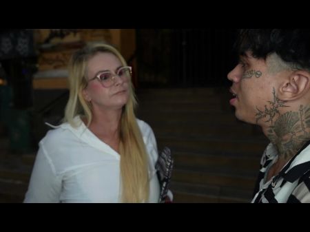 Pastor Tiffany Montavani, Die Die Kirche Verließ, Wurde Von Einem Geschlechts Besessenen Jungen Perversen Angesprochen 