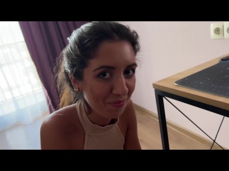 Sie haben die Schlampe sehr grob und hart in den Mund der Schlampe gesteckt, dass sie von einem Hals Blowjob 1.182 