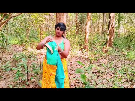 Sexo forestal al aire libre. Desi bhabi follando la pequeña polla grande del marido. Telugu Dirty Talks. 