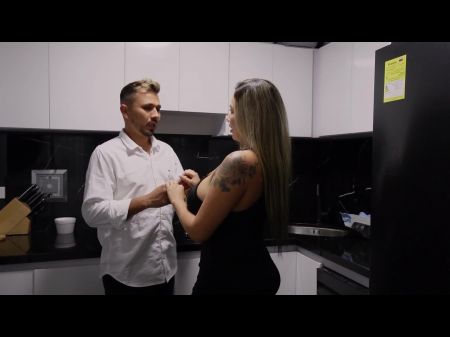 بعد المفاجأة ، يمارس الجنس معها مثل الوحش 