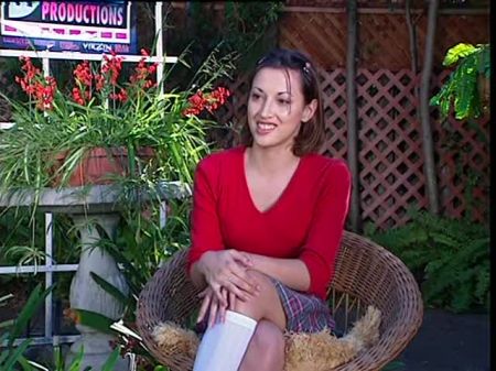 Latin College Girl e sua namorada suculenta separam os livros em inglês e assumem seus vibradores favoritos 