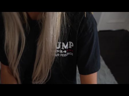 College Teen macht ein großes Schwanz in ihrem Schlafsaal 