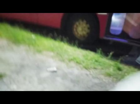 在公共业余爱好者阿根廷人的性爱中，穿着裸露的偷窥者与暨湿夫妇自制行走
