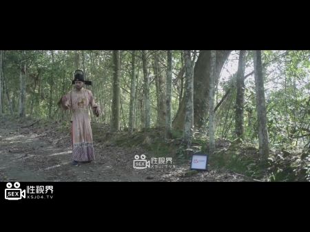 New Asian Hot Dress Girl kam zu einer Massage und hatte einen großen Schwanz in ihrem Mund 