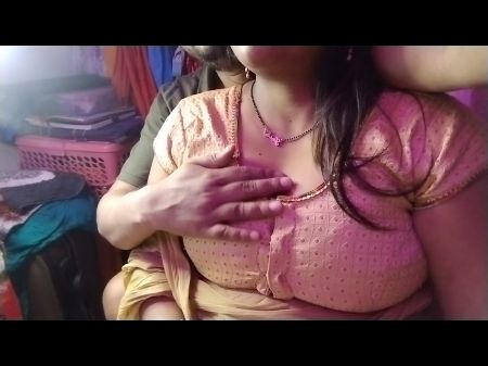 Heiße Desi sexy große Brüste Frau und Dorf Freund Romantik im geheimen Raum. 