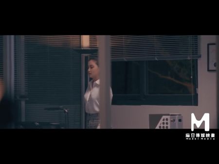 Model TV La bruja pide cum la transformación del 