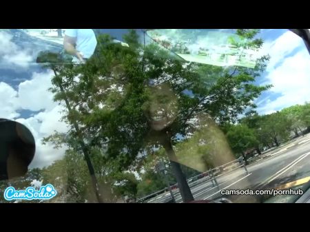 adolescentes lesbianas follan en el auto 