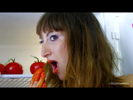 بعد إجراء فوضى في المطبخ مفلس في سن المراهقة يعطي قذرة 