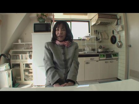 Makiko Nakane é a avó asiática que adora colocar pau em sua buceta peluda 