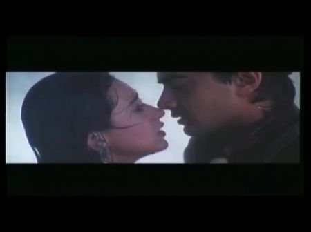Karishma Kapoor Long Kiss 
