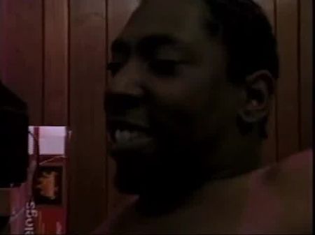 Black Cheerleader Rails A Gigantic Black Spunk-pump !