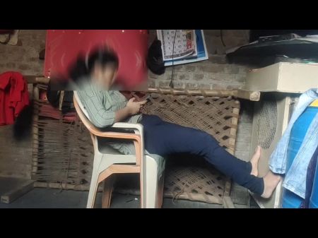 Atrapado a Desi Stepstister mirando porno y haciendo masterbating 