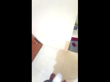 Ich hatte Sex mit einem Nachbarn, der in meiner Toilette Silvana duschen wollte HD -Videos 