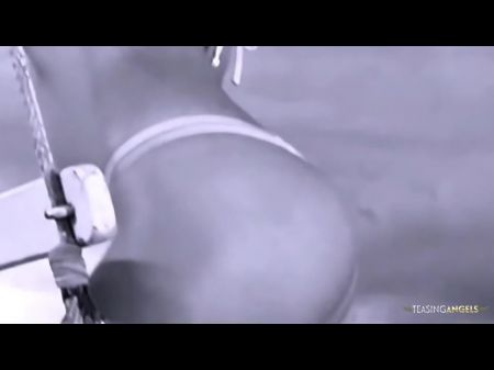 在嫩的狗般的风格之后，带有小山雀的黑发摩洛伊斯兰解放阵线准备好进行肛交