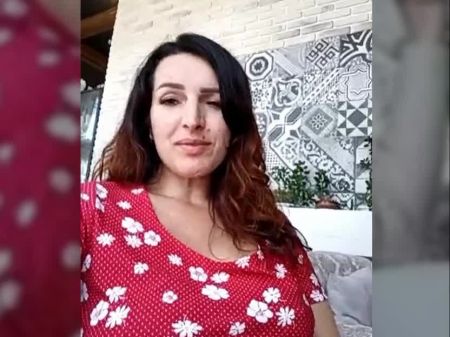 Pilose Milf In Audience