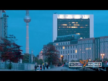 哈琳·范·海滕（Harleen van Hynten）搞砸了现代的泰山·沃尔夫·瓦格纳（Tarzan Wolf Wagner）