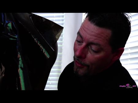 بدلاً من دراسة امرأة سمراء حارة تغوي صاحب الديك الأبيض مع الحمار الأسود الكبير 