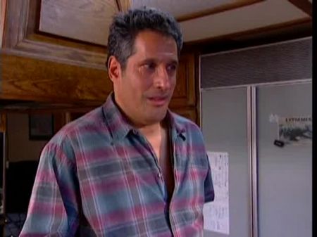 La Joven Puta Pelirroja Está Sobre Sus Rodillas Chupando El Dong Más Antiguo En La Cocina 