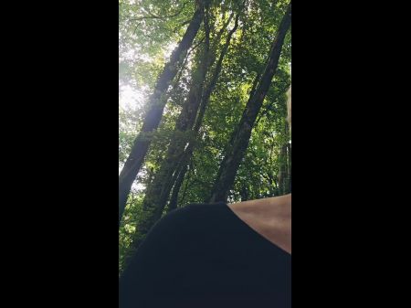 Milf Maduro Buscando Un Extraño En El Bosque Para Chuparlo Y Sacudirlo Bien Hasta Que Se Corra En Mi Boca 