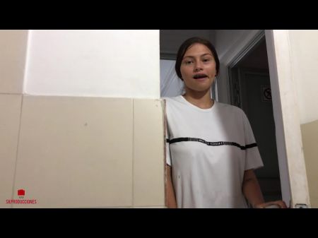 角质继承人发现我在浴室里自慰，帮助我暨我他妈的她很富有