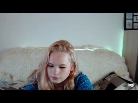 La rubia gordita acaricia su cuerpo sexy en la cámara 