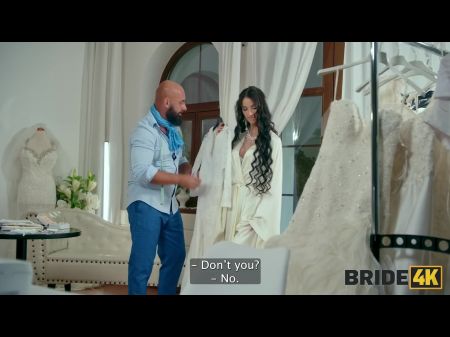 Bride4k. La sexy morena delgada le dio su cuerpo joven al dueño de un salón de bodas con una gran polla 