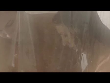 热情的早晨淋浴