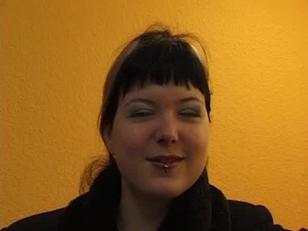 Emo Punker Girl Solo Vor Der Kamera 